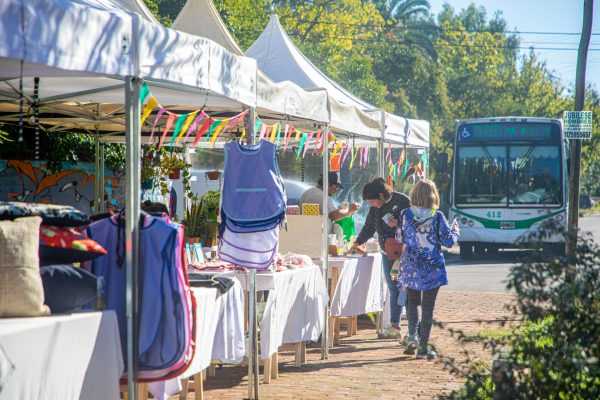 Nuevos espacios de comercialización para artesanos locales