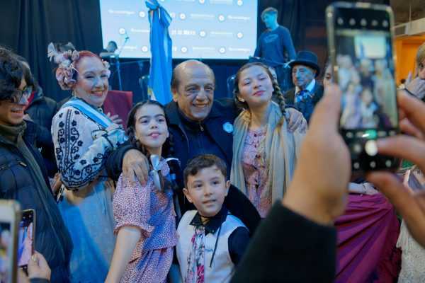 Berazategui festejó el 214° aniversario de la Revolución de Mayo con un Gran Encuentro Patrio