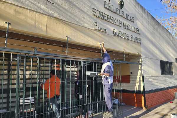 Embellecieron la Primaria N°45 del Barrio Orión