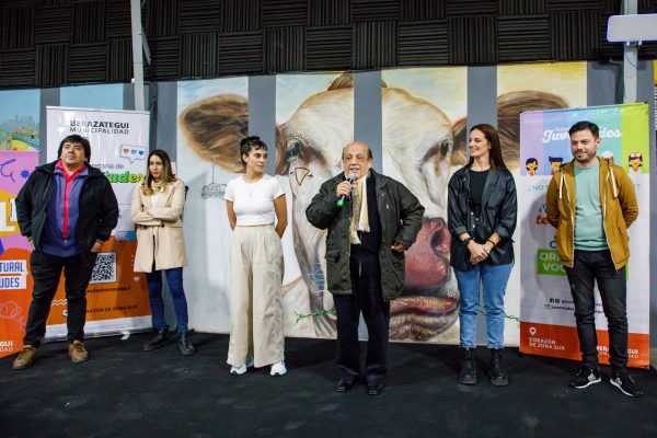 100 estudiantes de 42 escuelas de Berazategui recibieron sus certificados tras haber realizado el Curso de Orientación Vocacional del Municipio