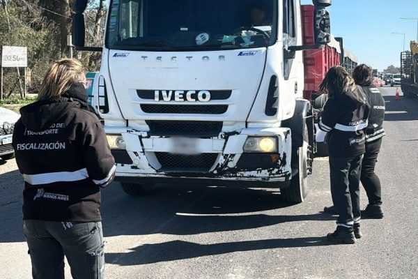 Transporte retuvo 38 toneladas de carga ilegal en Ruta 2