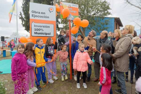 Se inauguraron las obras de renovación de la Plaza El Relámpago