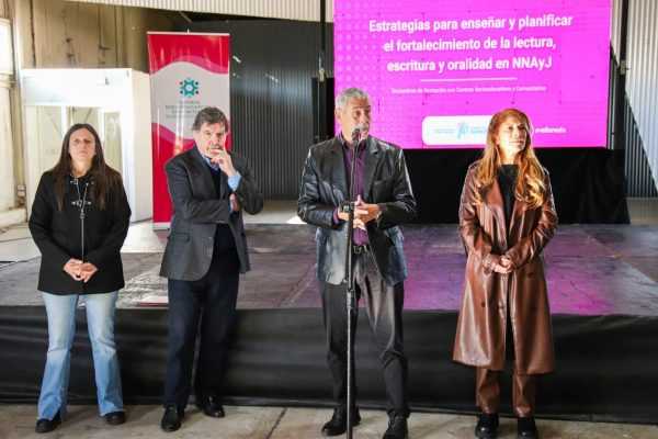 Ferraresi y Sileoni inauguraron el Encuentro Regional de Centros Socio Educativos para la Alfabetización