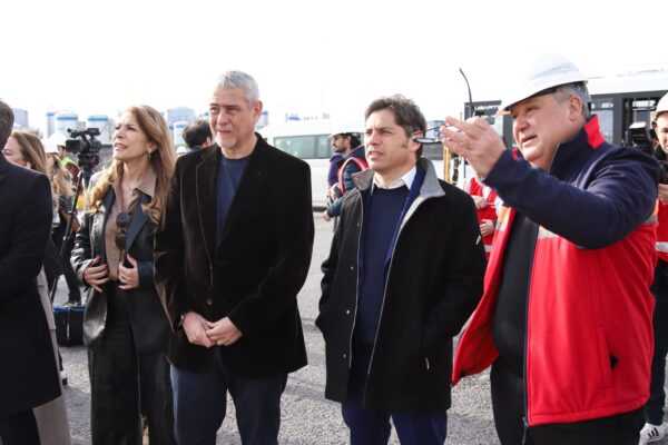 Kicillof y Ferraresi encabezaron el inicio de las obras de ampliación del muelle en el Puerto de Dock Sud