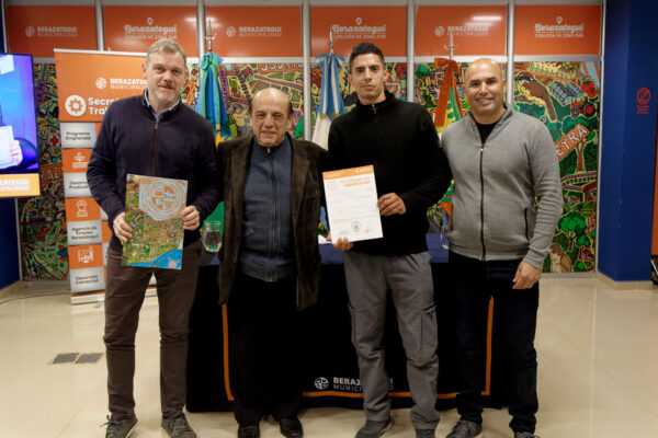 Mussi entregó certificados de habilitación a 17 comercios
