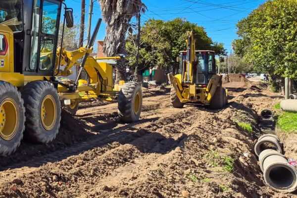 Comenzó la construcción de nuevos pavimentos en el barrio Santa Rosa