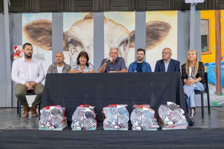 Balor entregó equipamiento a Jardines de Infantes estatales y municipales