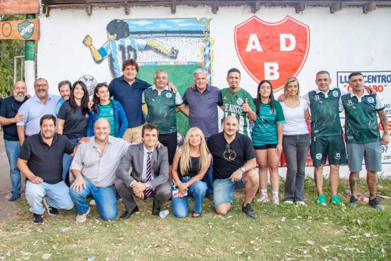 Carlos Balor visitó el Club y la Sociedad de Fomento 26 de Agosto