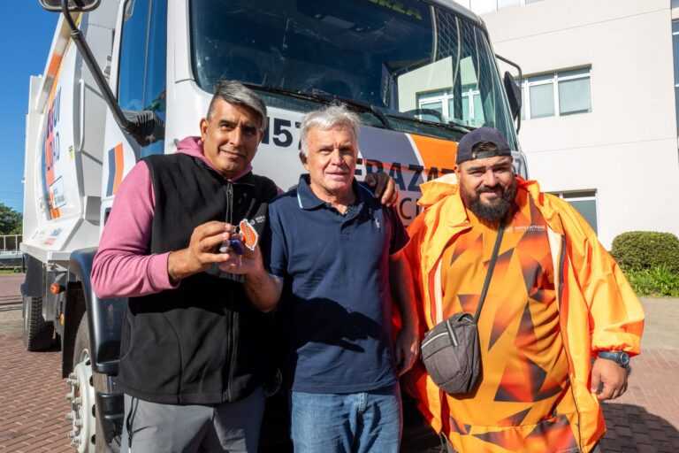 Balor entregó tres nuevos camiones compactadores de residuos adquiridos con fondos municipales