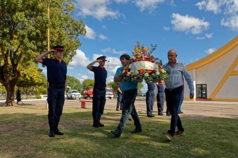 Homenaje a los bomberos de Berazategui caídos en servicio