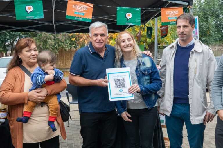 Entregaron equipamiento para la Feria Mercado Vecino