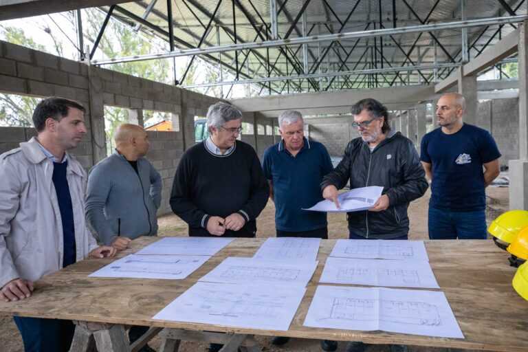 Carlos Balor y el ministro Javier Rodríguez recorrieron la obra del futuro Mercado Bonaerense
