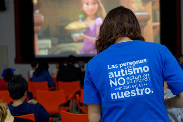 “Cine distendido” para niños con autismo y dificultades sensoriales
