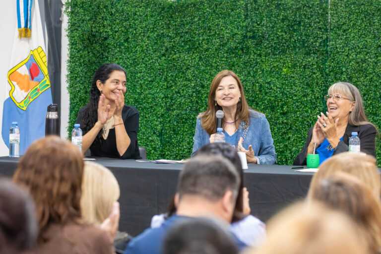 La ministra Estela Díaz dio inicio al Ciclo de debate “El rol de las mujeres en la política”