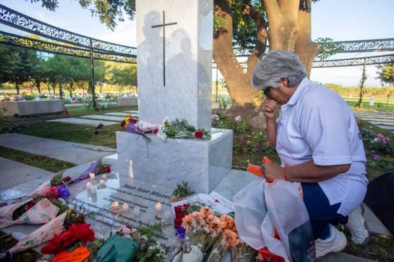Multitudinario homenaje a Juan José Mussi en el Cementerio Municipal de Berazategui