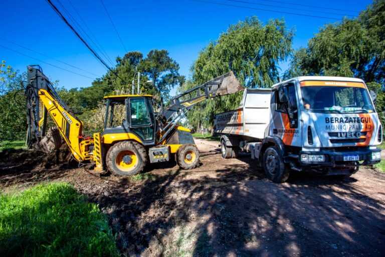 Continúan las obras de mejora en las calles de El Pato