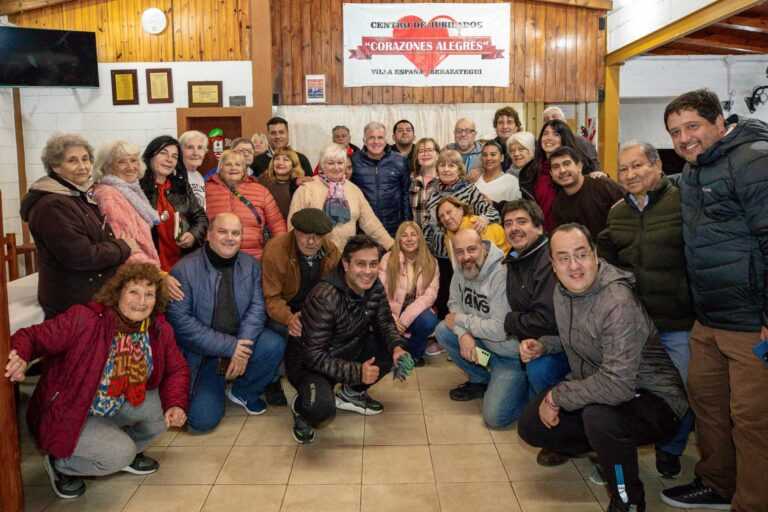 Carlos Balor visitó el Centro de Jubilados y Pensionados Corazones Alegres