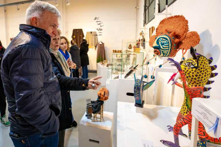Más de 100 artesanos del país exponen sus obras en Berazategui