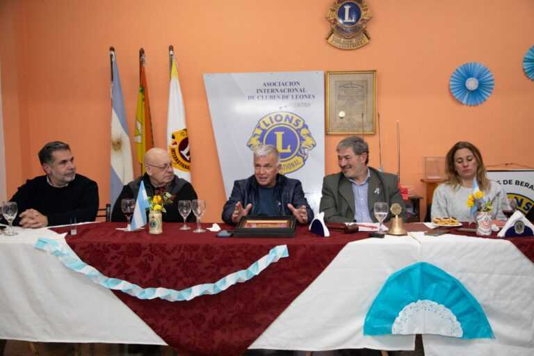 Carlos Balor visitó el Club de Leones de Berazategui