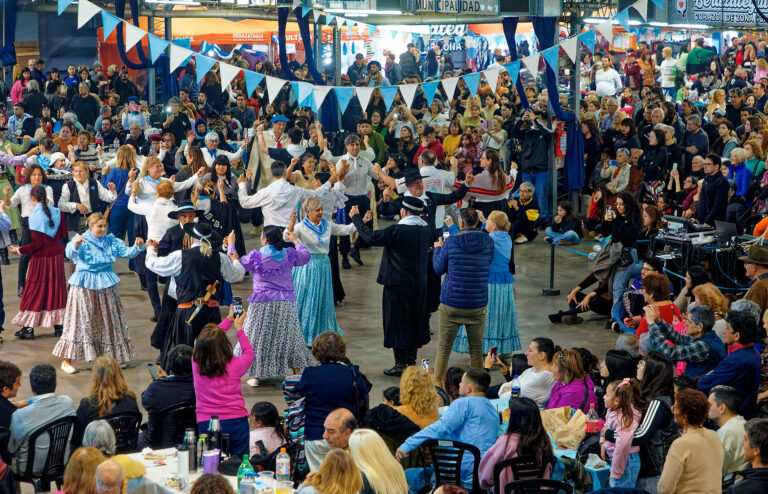 Gran Festival Folclórico para celebrar el Día de la Independencia