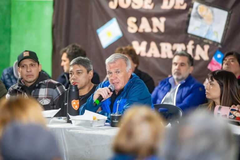 Importante reunión en el barrio La Primavera