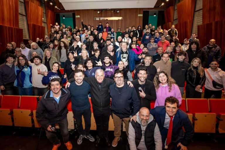 Carlos Balor mantuvo un encuentro con las bandas del Bera Rock 2026