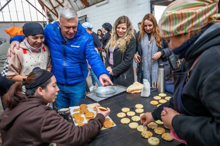 Balor visitó a vecinas que se capacitan para desarrollar sus propios emprendimientos