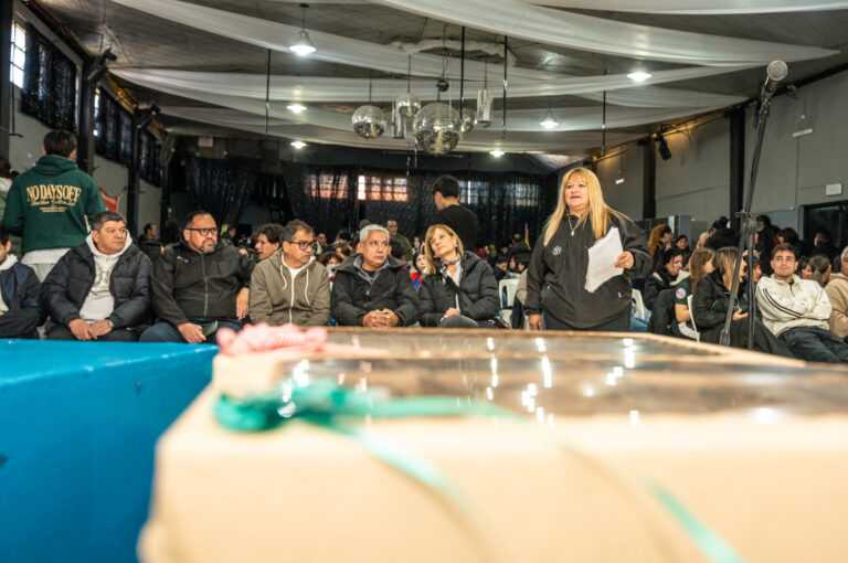 Gran fiesta del vóley: más de 300 personas participaron de la premiación de la Asociación Capital Nacional del Vidrio