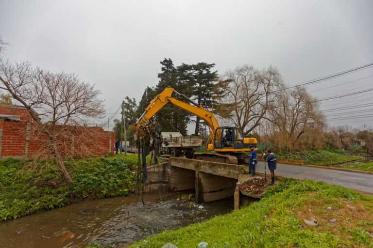 Avanzan trabajos de saneamiento en el Arroyo Las Conchitas