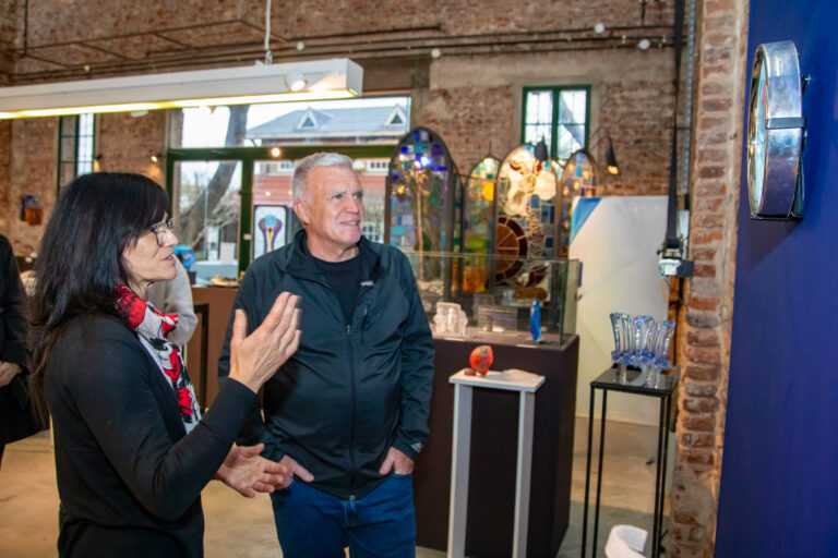 Carlos Balor visitó el 28° Salón Nacional del Vidrio en el Arte