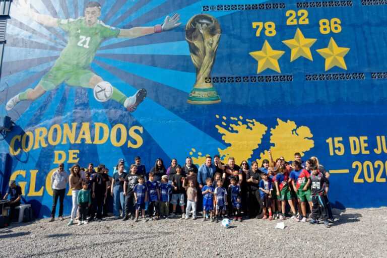 Reinauguraron mural del “Dibu” Martínez en Berazategui