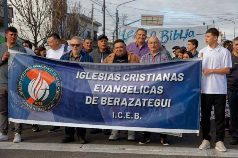 En el marco de la Semana de la Biblia se realizó la Marcha de las Iglesias Cristianas Evangélicas