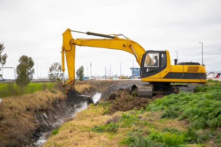 La Municipalidad intensifica el saneamiento de la red de desagües pluviales del distrito