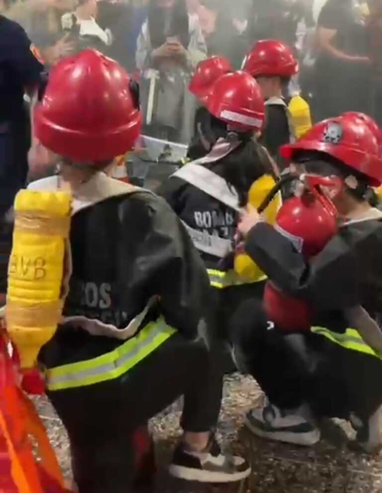 Los Bomberos Voluntarios de Berazategui celebraron el Día del Niño con un multitudinario festejo