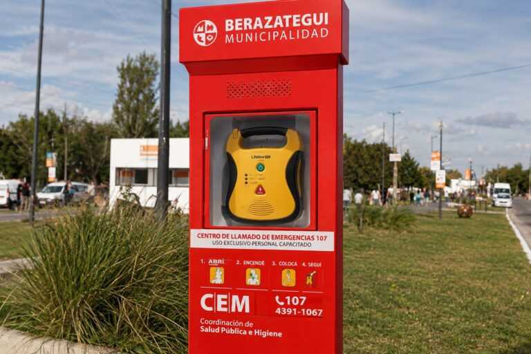 Un desfibrilador municipal fue clave para salvar la vida de un vecino