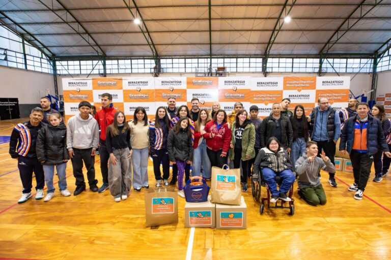 Berazategui entregó la indumentaria a su delegación para los Juegos Bonaerenses
