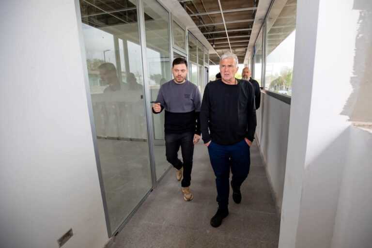 Carlos Balor recorrió la obra del Centro Cívico Municipal El Pato